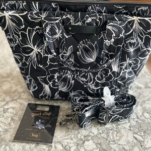🖤 BUNDLE 🖤 Lug Dory Medium in Outline Flora Black & Lug Charm